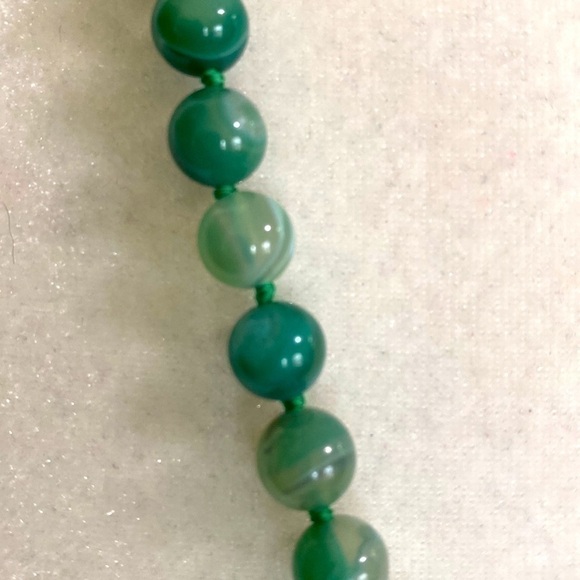 Hand Crafted Genuine Agate Green Gemstone Knotted White Gold Clasp Necklace - Picture 6 of 13